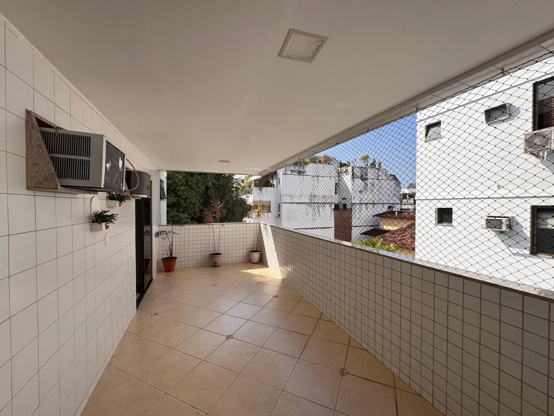Unfurnished 3-bedroom apartment with a glassed balcony — photo 38