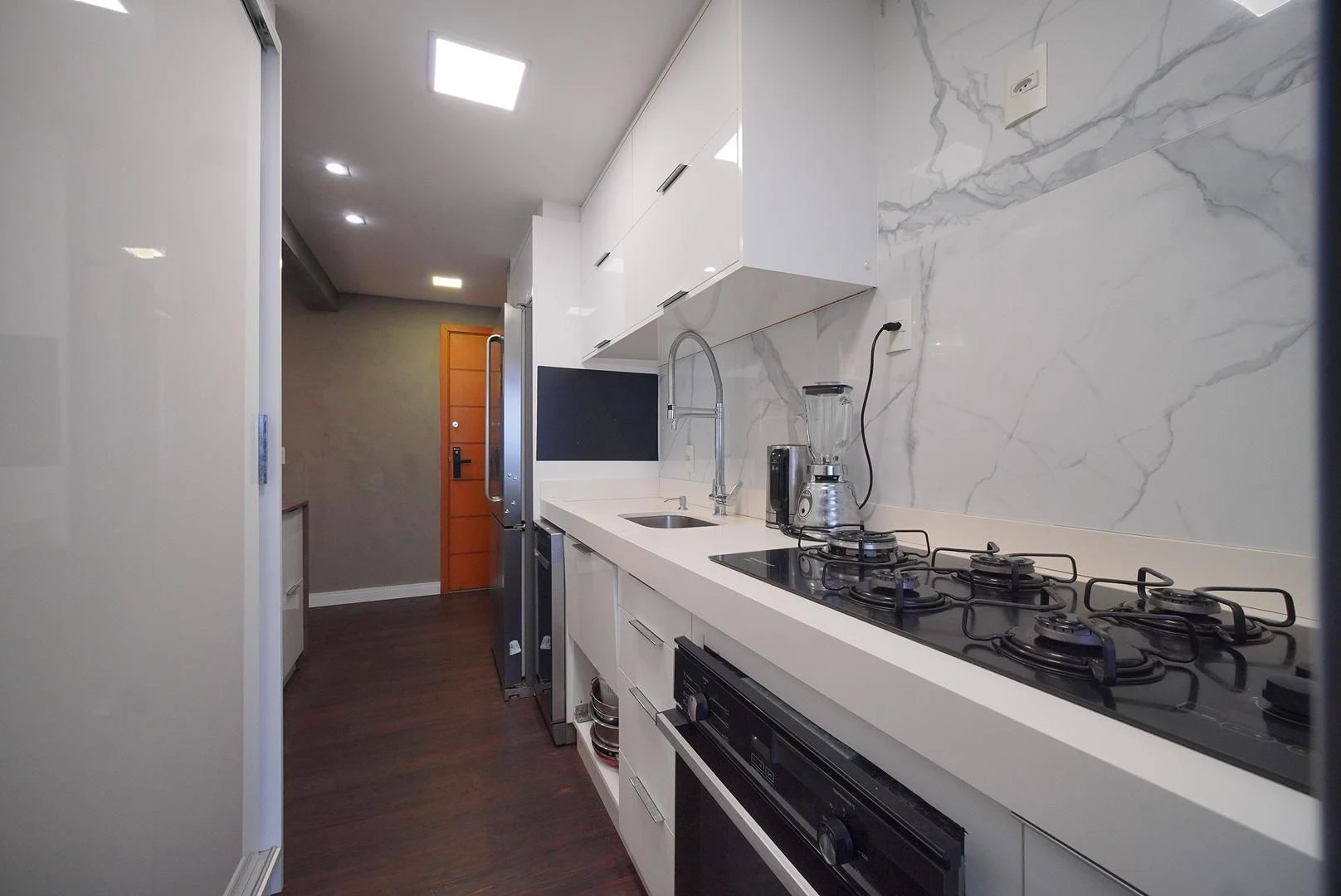 Furnished apartment, 100 m², with a grill on the balcony — photo 10