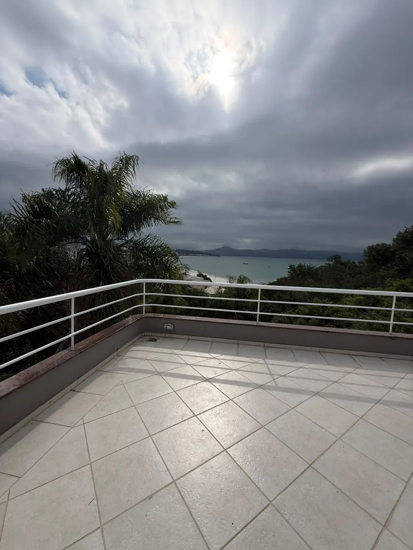 Water view in a 3-bedroom house, 180 m² — photo 15