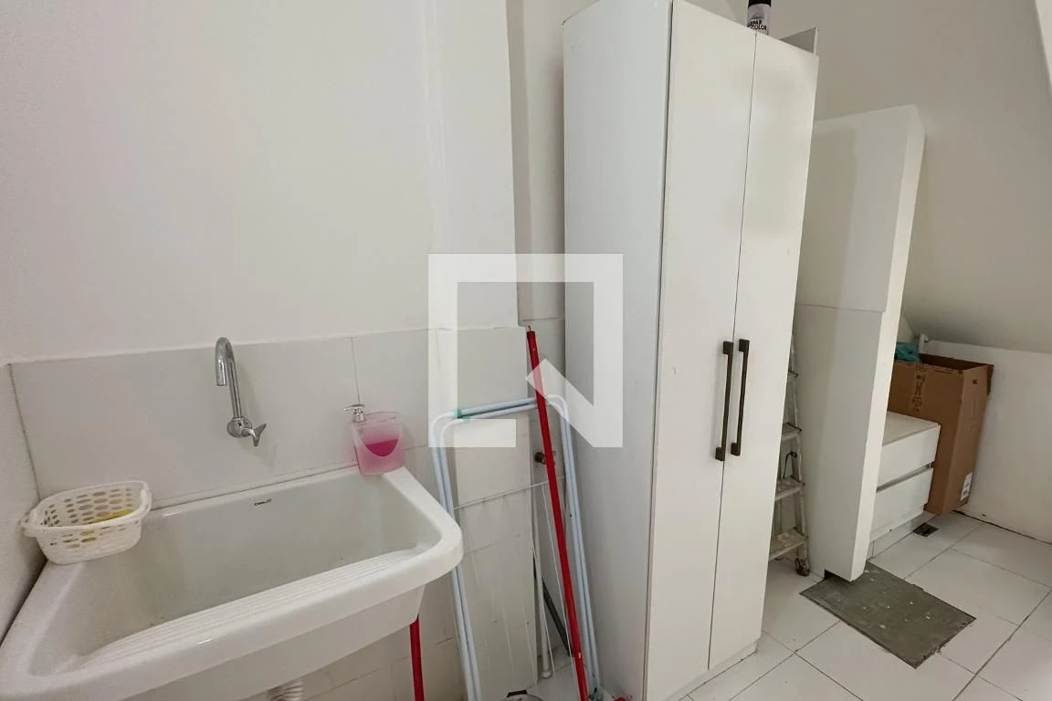 1 quarto e piso de madeira ou laminado: apartamento de 45 m² — photo 21