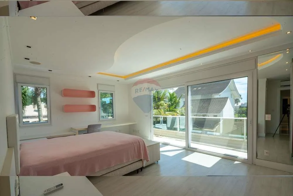 House with 7 en-suite bedrooms and balcony — photo 8
