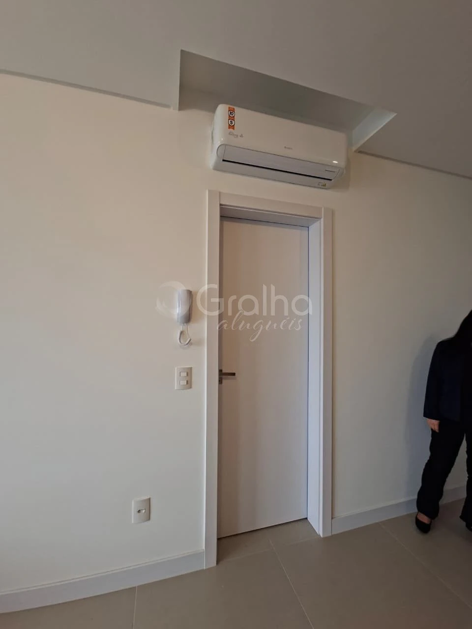 Furnished studio in a building with a gym — photo 23