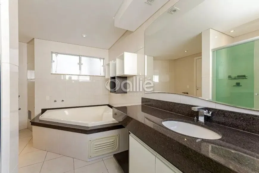 House with 4 en-suite rooms and 4 parking spots — photo 29