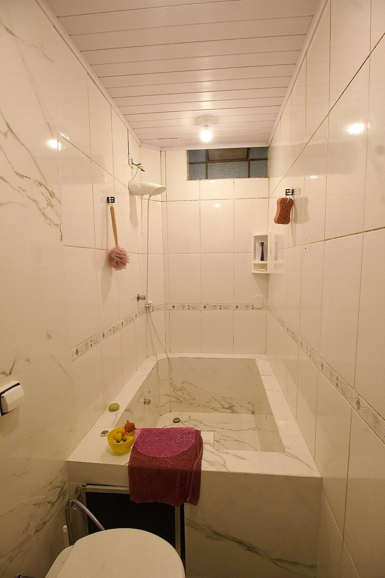 84 m² apartment with a home office and a bathtub — photo 35