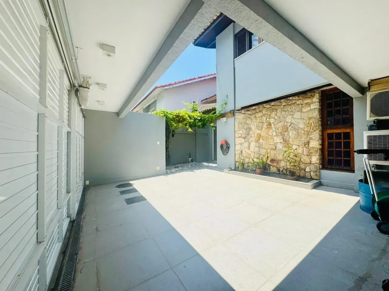 House with 5 suites and an integrated kitchen — photo 41