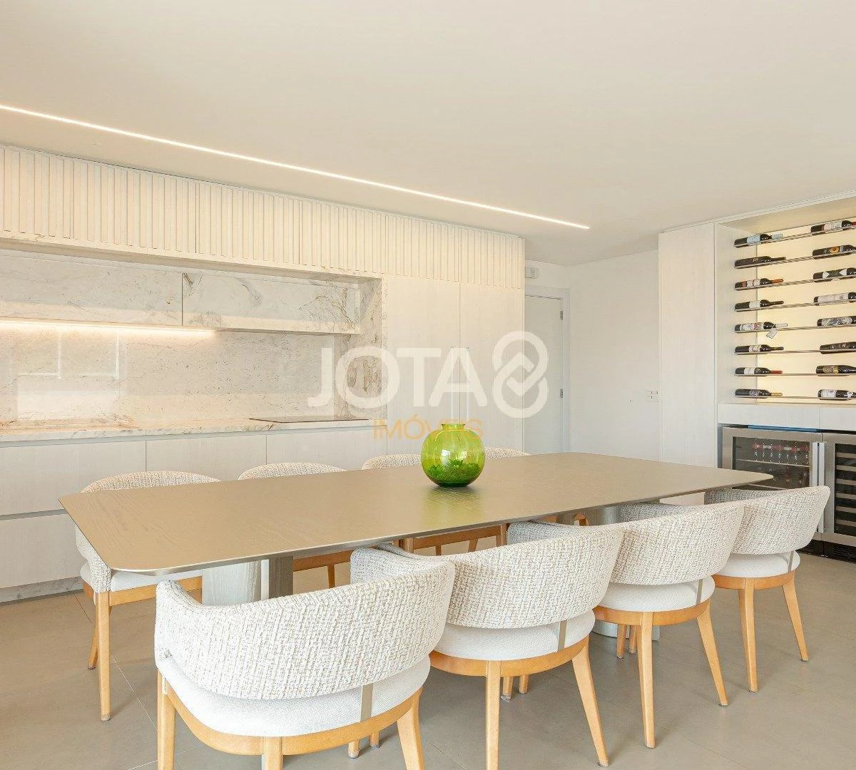 Floor-to-ceiling windows in a 3-bedroom apartment, 194 m² — photo 13