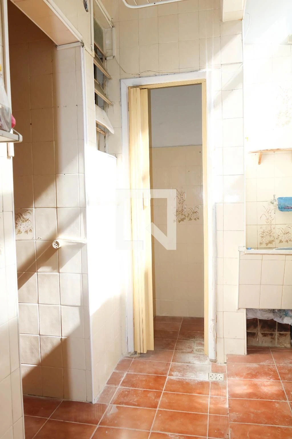 Apartamento com 2 quartos e cozinha fechada com fogão a gás — photo 12
