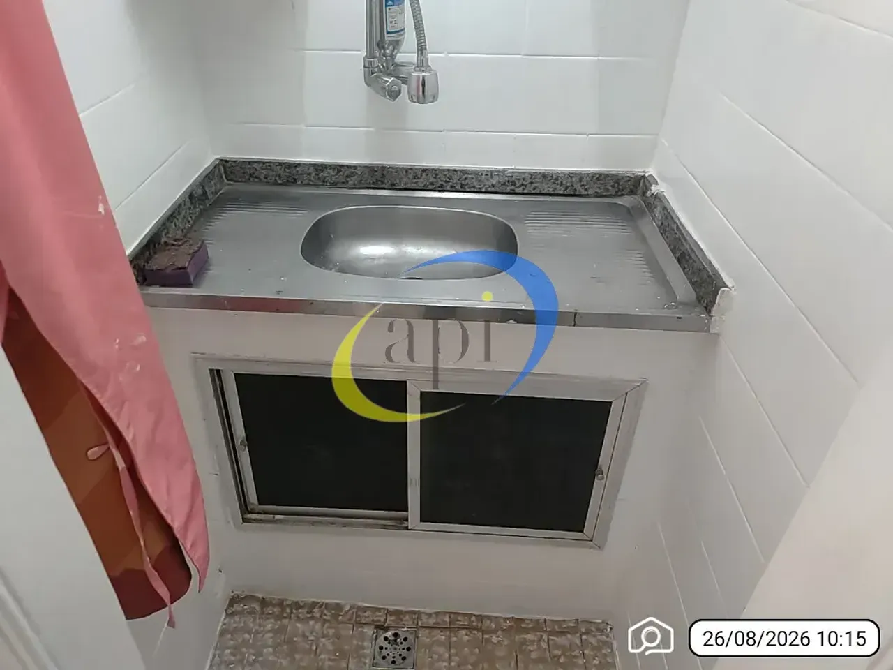 Rental apartment with a glass shower in the bathroom — photo 6