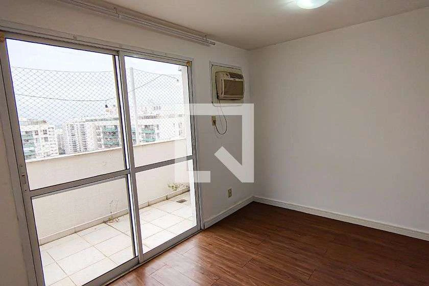 Apartamento vazio de 3 quartos com varanda e 185 m² — photo 30