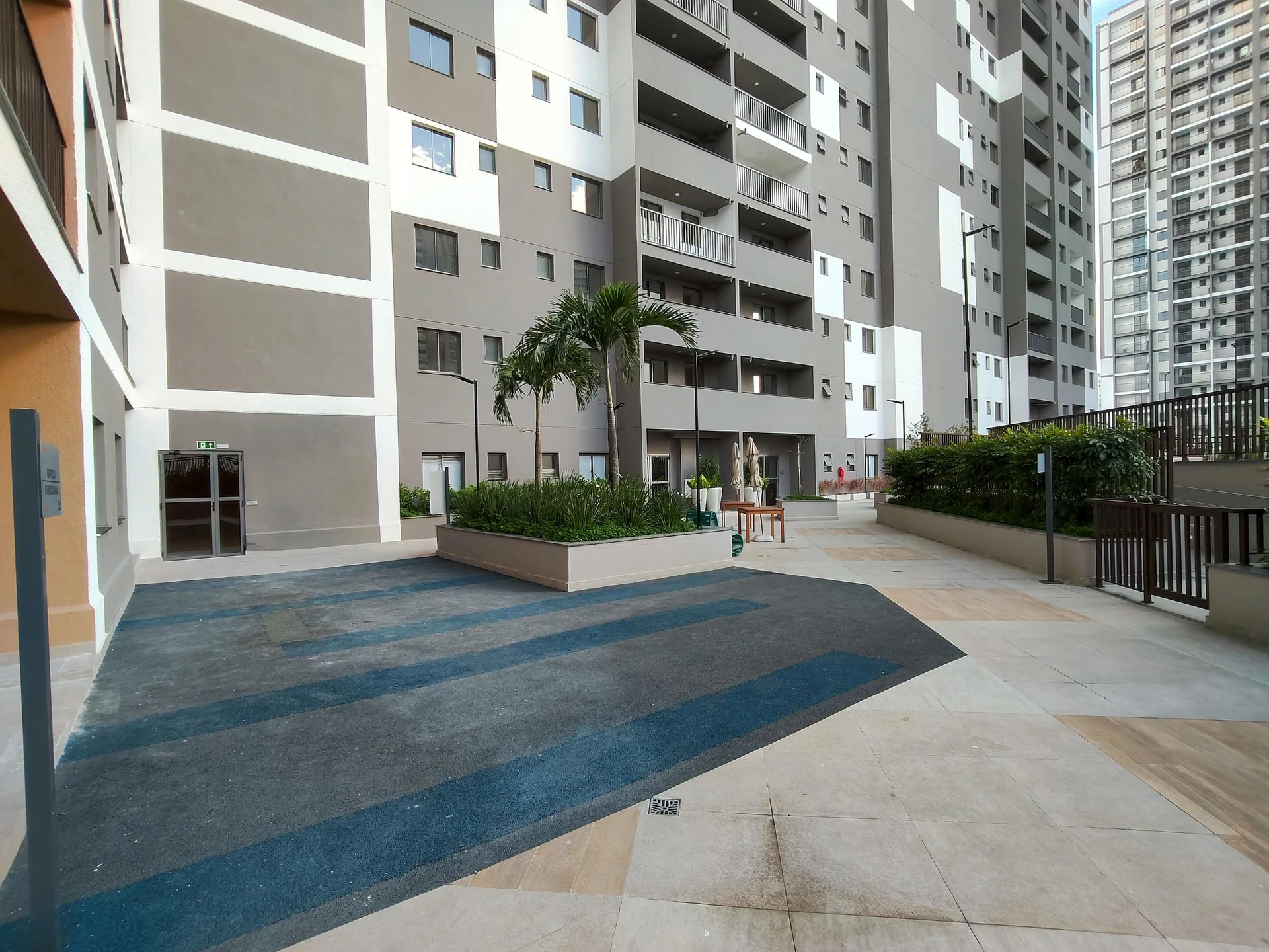 Apartamento com 2 quartos e varanda de vidro fechada — photo 49