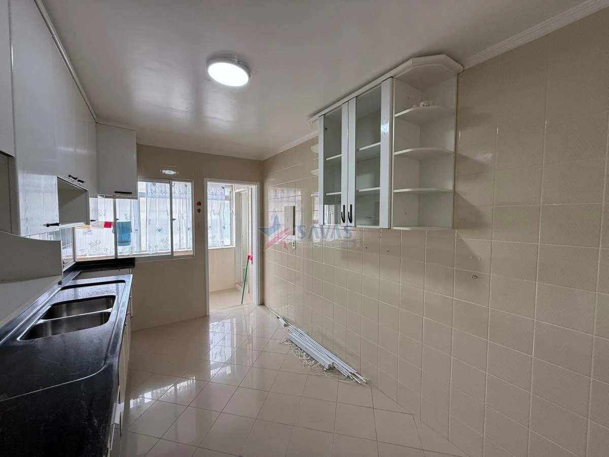 Glass-enclosed balcony in a 2-bedroom apartment, 88 m² — photo 15