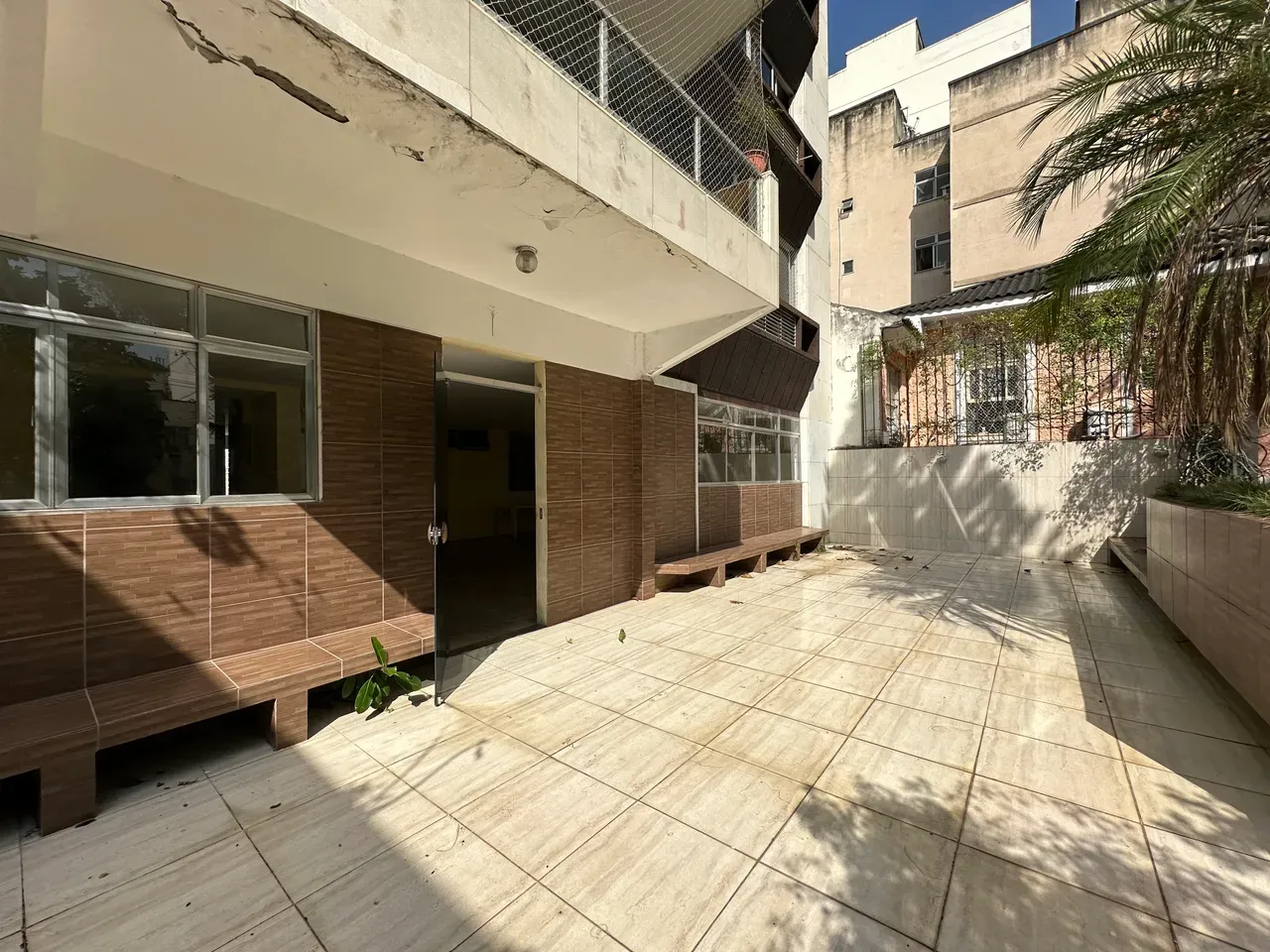 4-bedroom apartment with a mountain view — photo 14