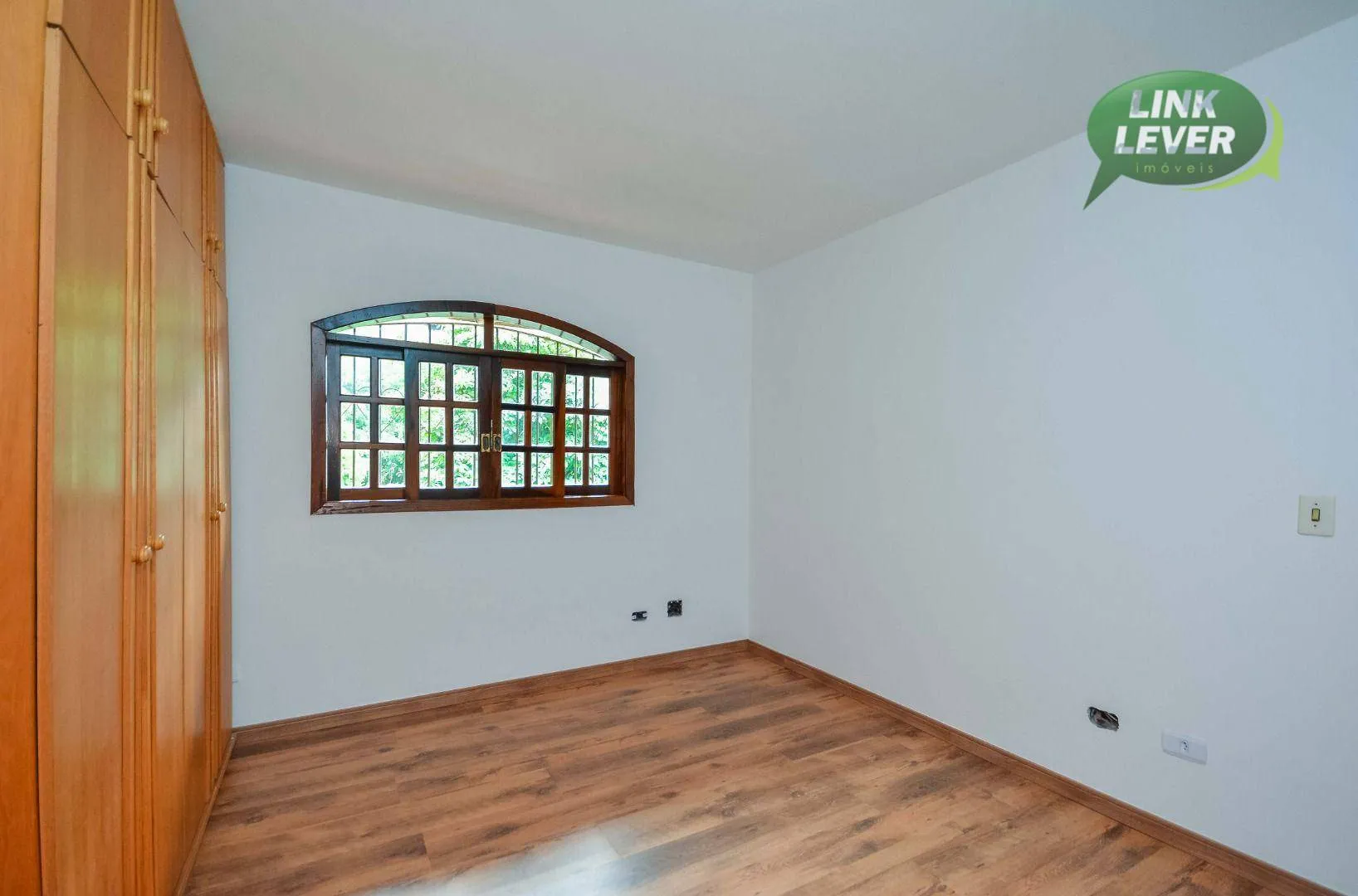164 m² house with a fireplace and a grill on the balcony — photo 38