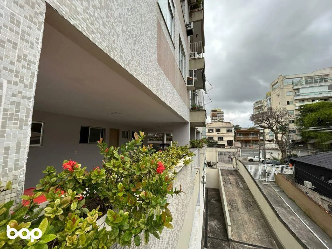 Apartment with a fitted kitchen and a balcony — photo 26