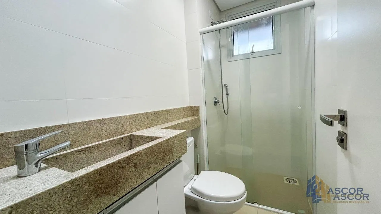 Balcony with a grill in a 2-bedroom apartment, 96 m² — photo 10