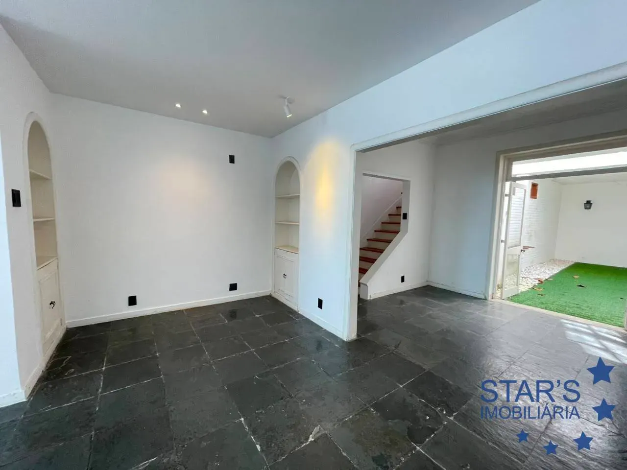 Будинок 250 м² із вікнами від підлоги до стелі — photo 4