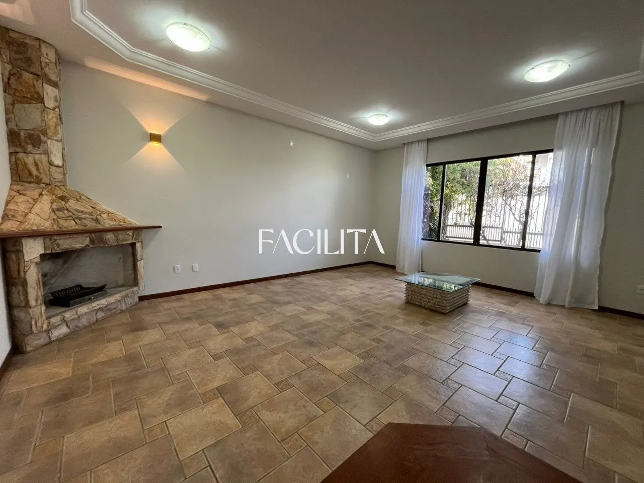 Furnished 456 m² house with 3 en-suite bedrooms and pool — photo 78