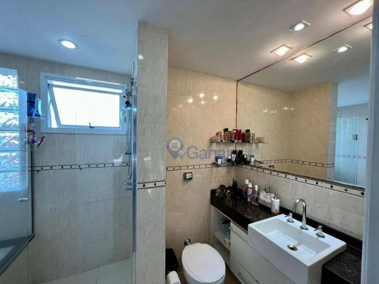 Sobrado mobiliado com 3 quartos, 4 banheiros e 4 vagas — photo 15