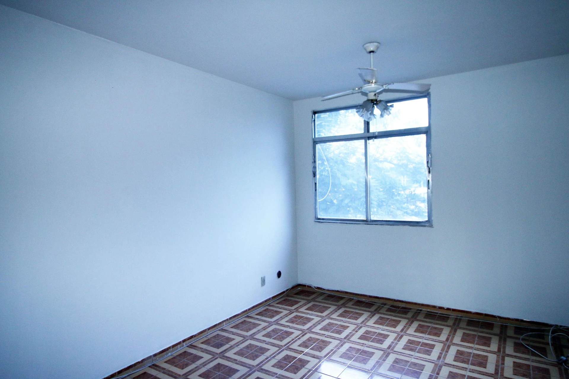 2-bedroom apartment in a building with a gym — photo 12