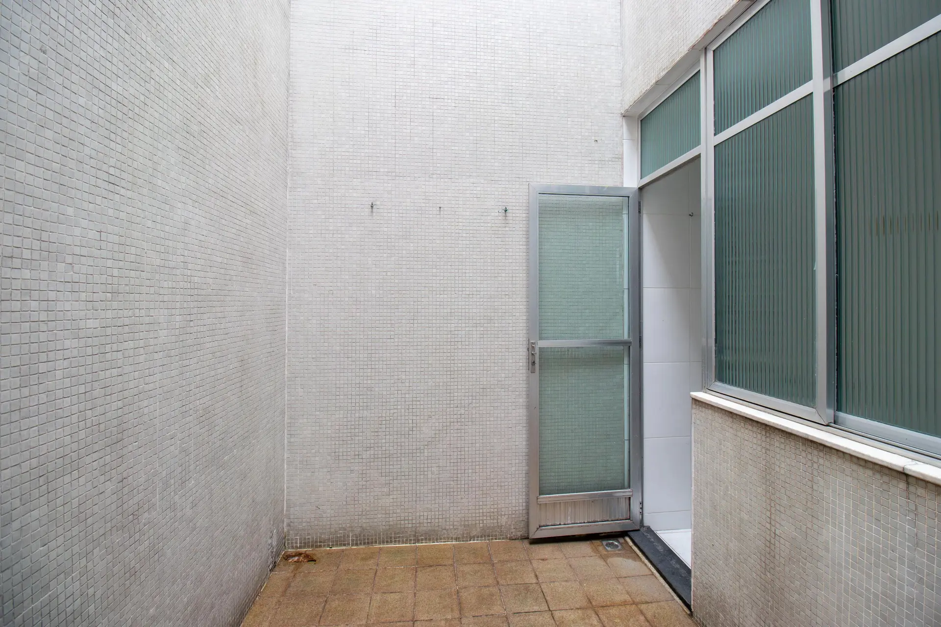 2-bedroom apartment with floor-to-ceiling windows — photo 11