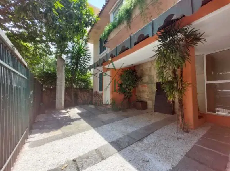 1-bedroom apartment with 5 bathrooms and a separate kitchen — photo 14