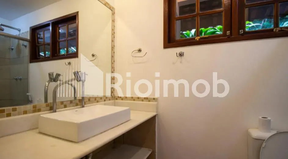 Casa de 4 dormitorios con 4 baños y parrilla embutida — photo 32