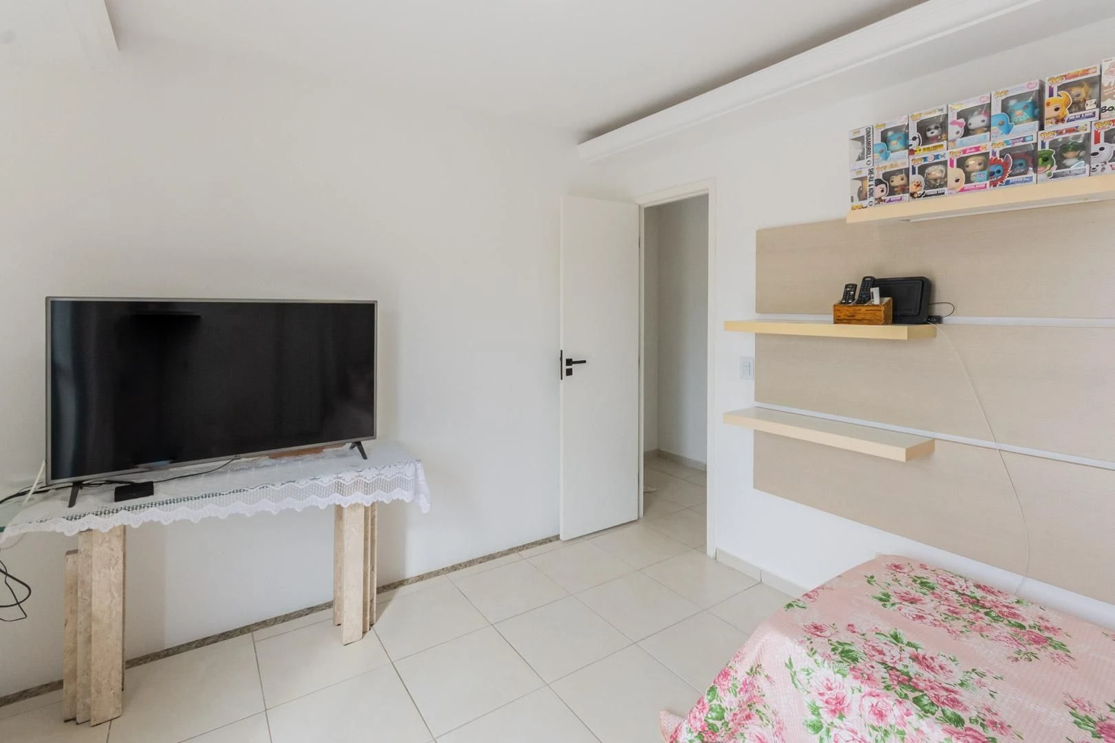 4-bedroom apartment with a mountain view in Rio de Janeiro — photo 52