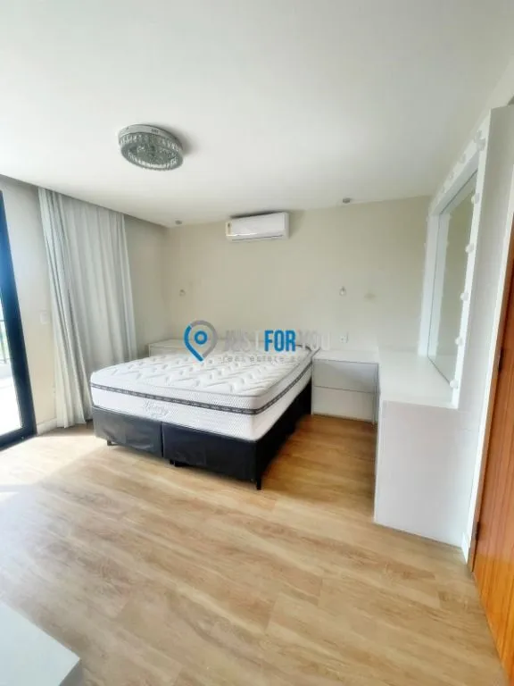 Furnished house with 4 en-suites and 330 m² plus 2 parking — photo 16