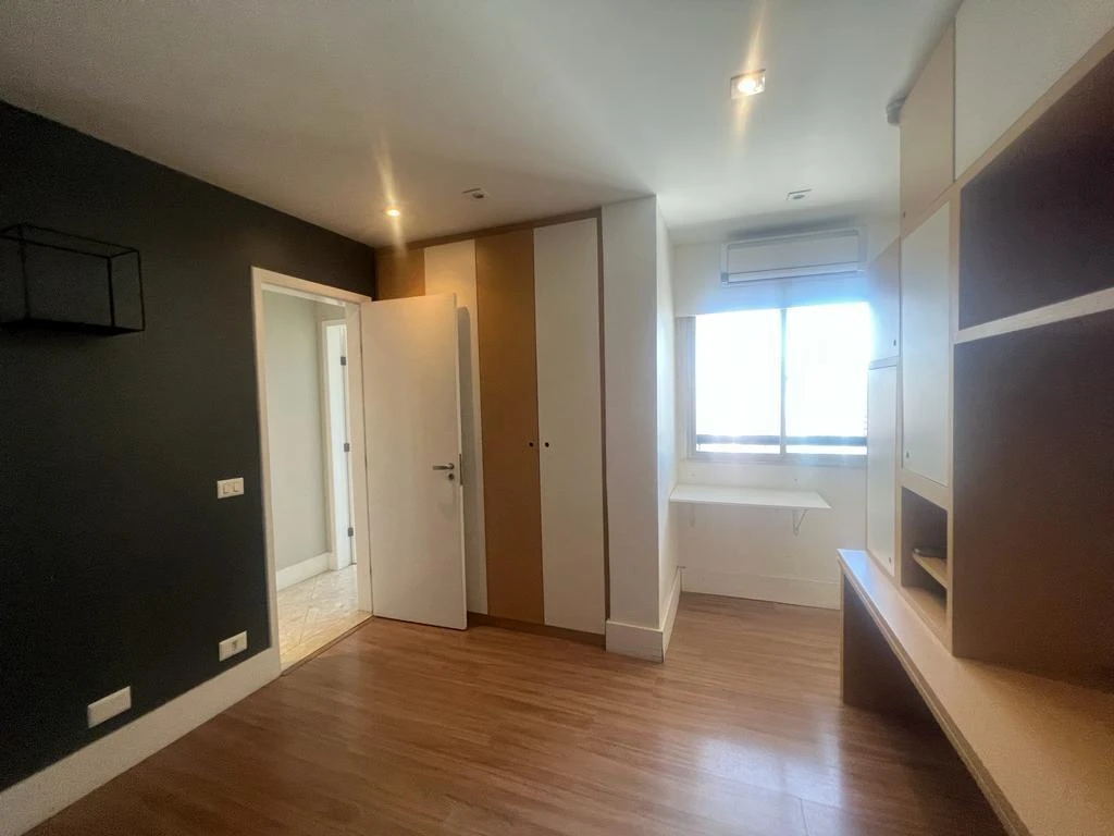 200 m² duplex apartment with 3 bedrooms and 6 bathrooms — photo 28