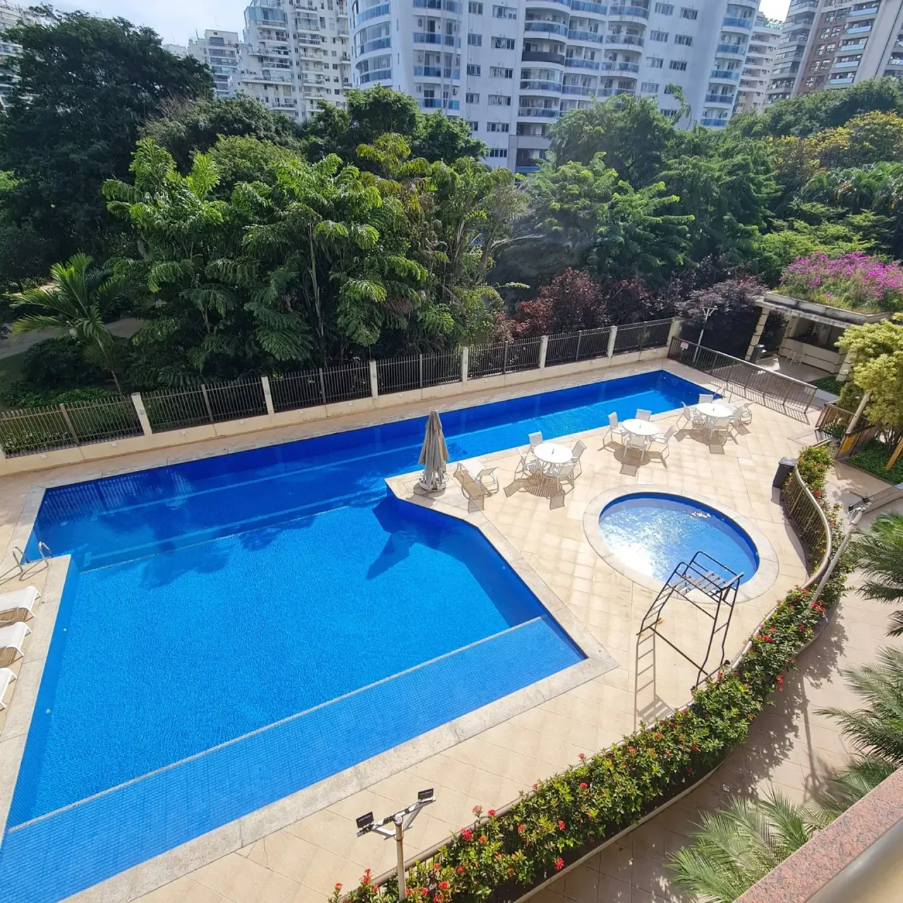 4-bedroom apartment with BBQ area in the building — photo 14