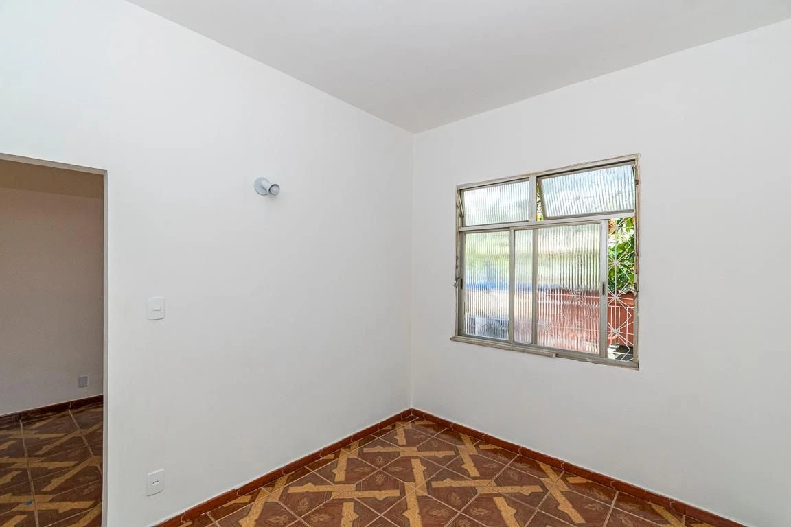 Unfurnished 2-bedroom house with fitted kitchen cabinets — photo 23