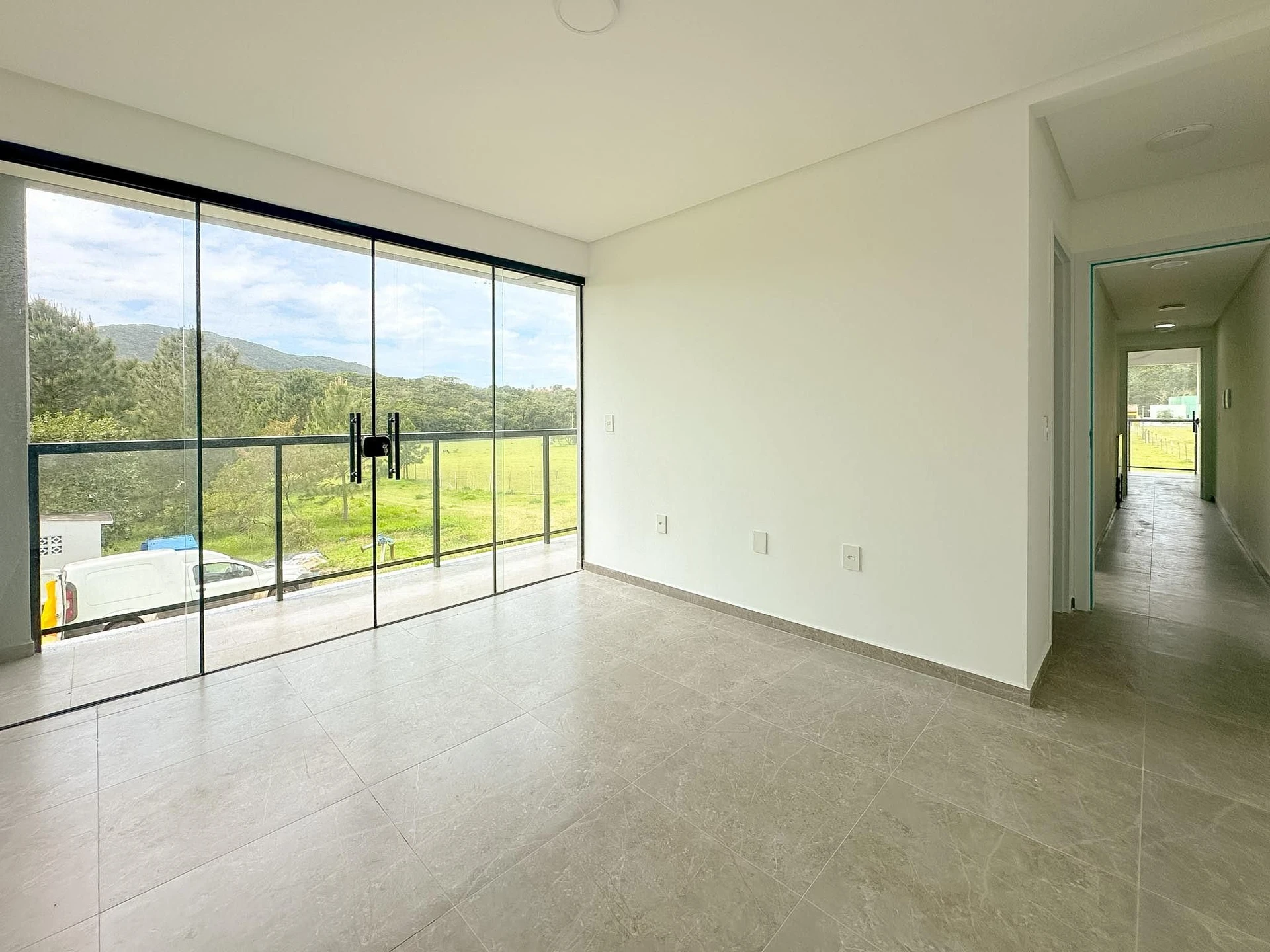 Floor-to-ceiling windows in a 3-bedroom house, 157 m² — photo 22