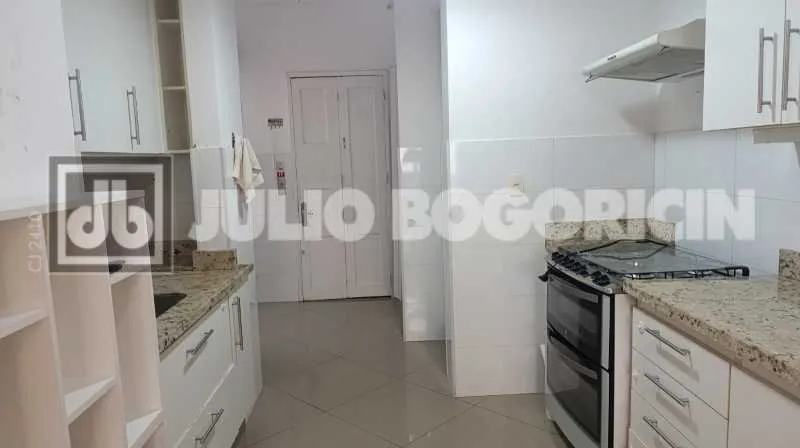 Apartment, 96 m², with wood or laminate floors — photo 15