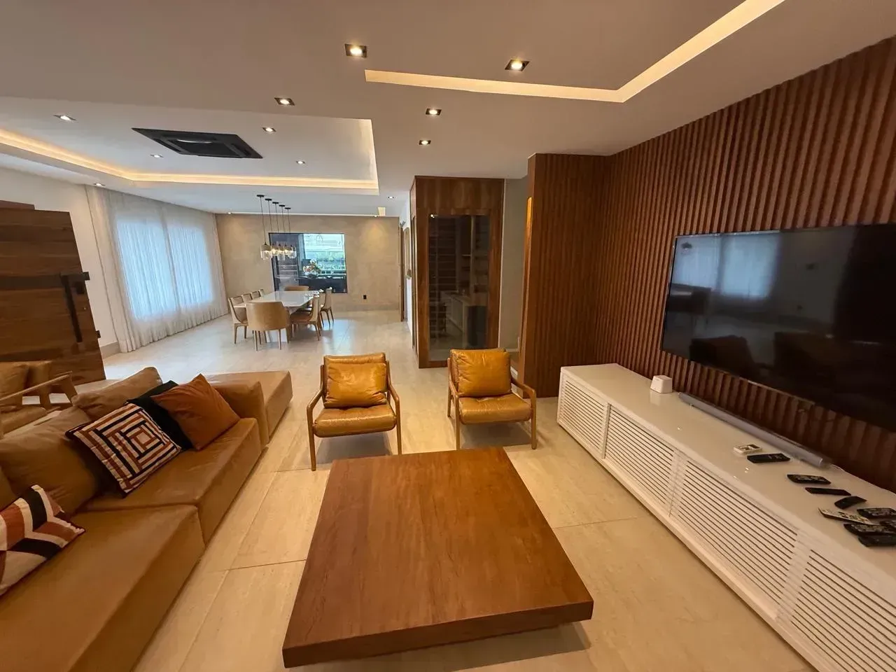 Furnished house with open-plan kitchen, 380 m² — photo 3