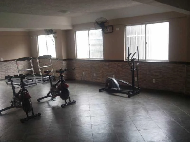 One-bedroom apartment in a building with a gym — photo 13