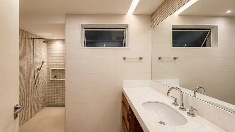 260 m² unfurnished apartment with balcony and 3 bedrooms — photo 16