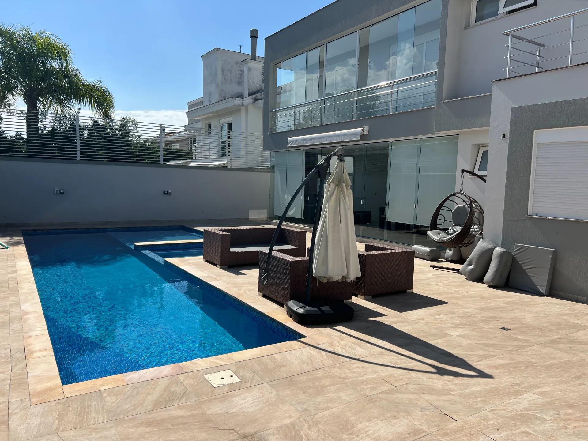 Furnished house with 6 en-suite bedrooms and private BBQ — photo 33