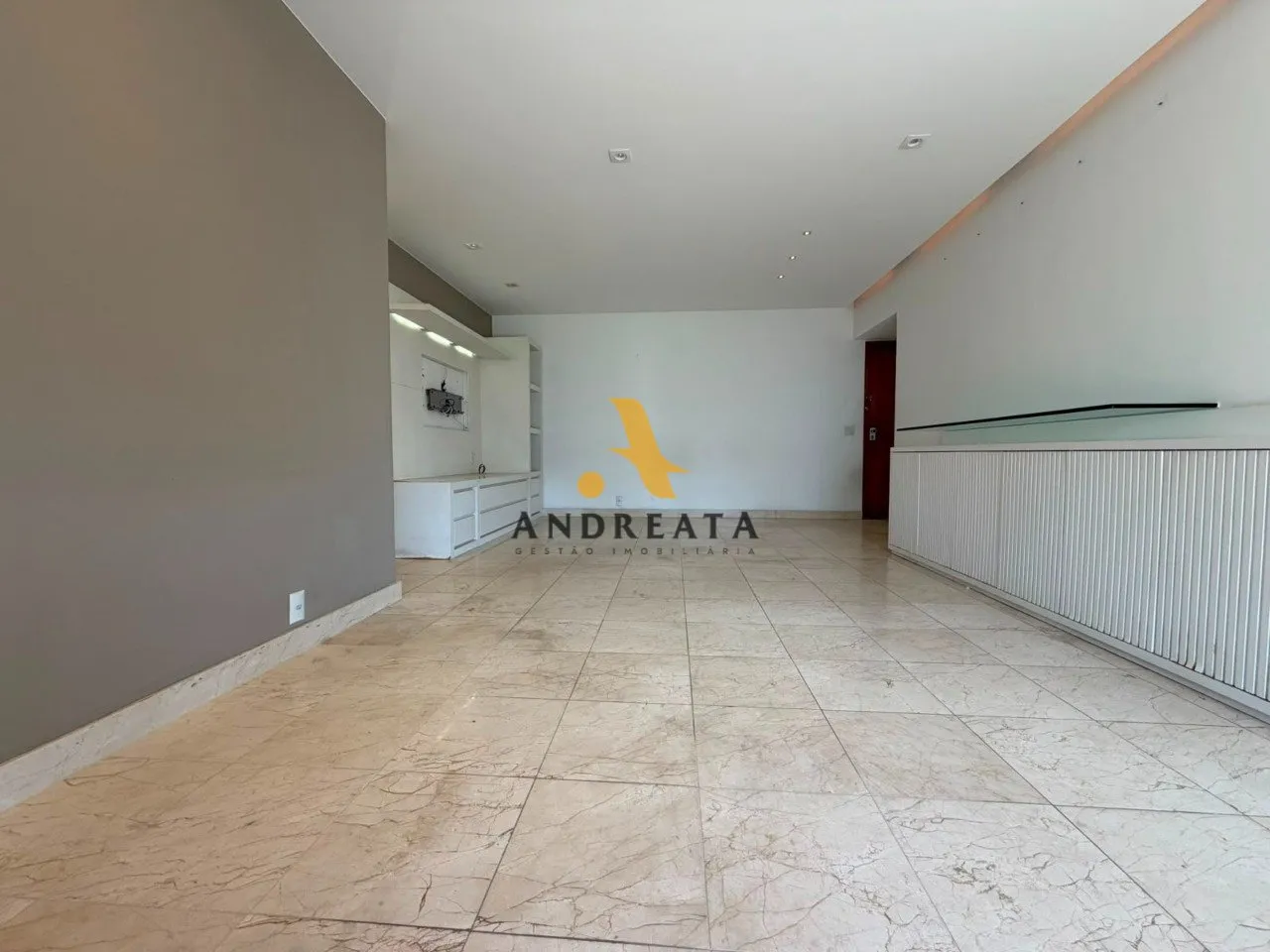 Unfurnished 4-bedroom apartment with 4 bathrooms — photo 14