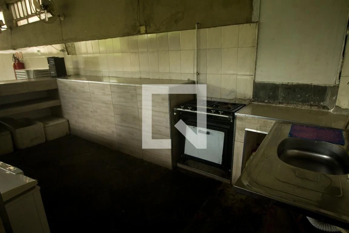 2-bedroom apartment in a building with a pool — photo 19