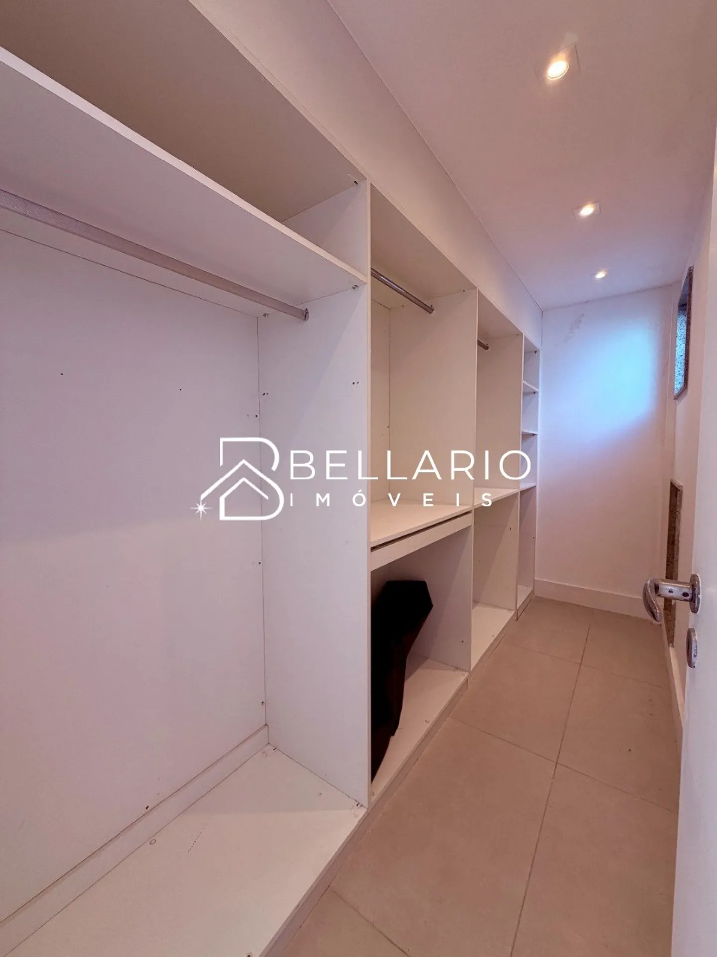 Unfurnished apartment with 3 bedrooms and 4 bathrooms — photo 37