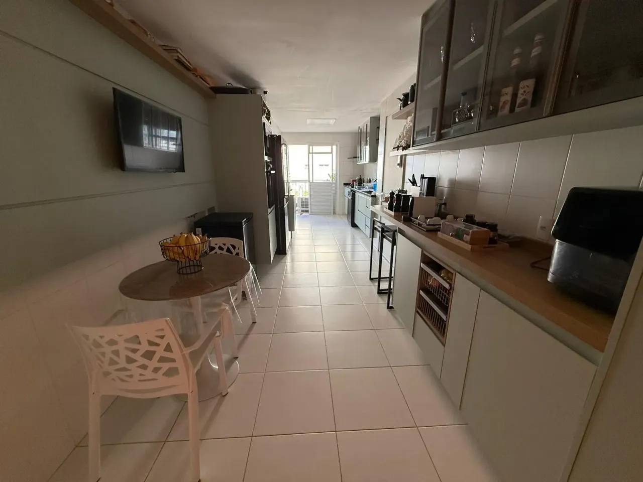 Furnished apartment with 4 bedrooms and 5 bathrooms — photo 4