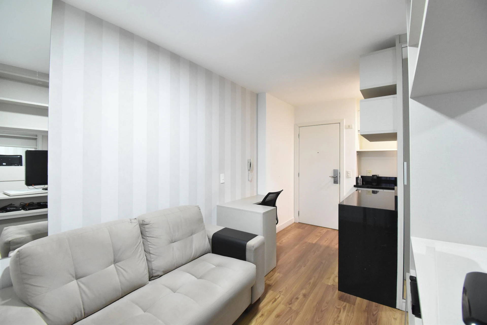 Меблированная студия 35 м² — photo 12