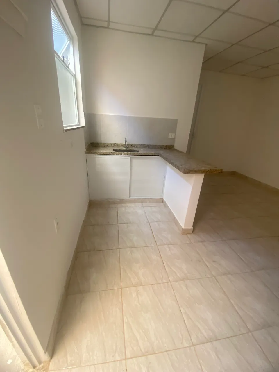 Unfurnished studio with 1 bedroom and 1 bathroom — photo 3