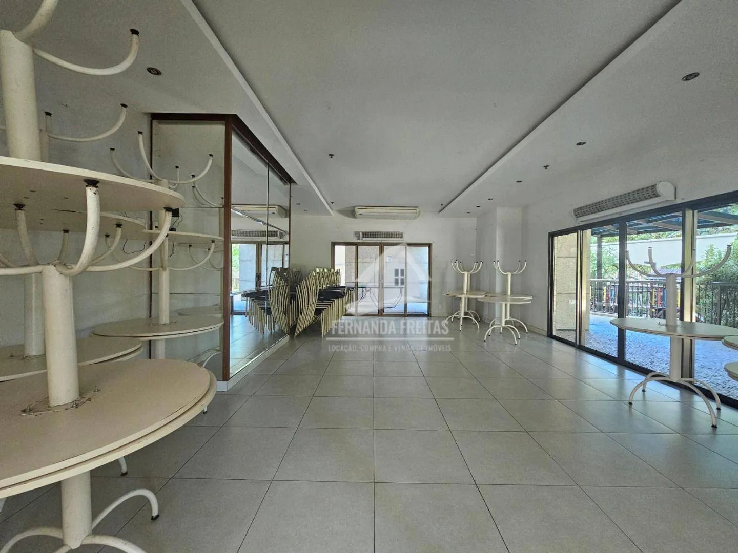 210 m² apartment with 3 bedrooms and glassed balcony — photo 36