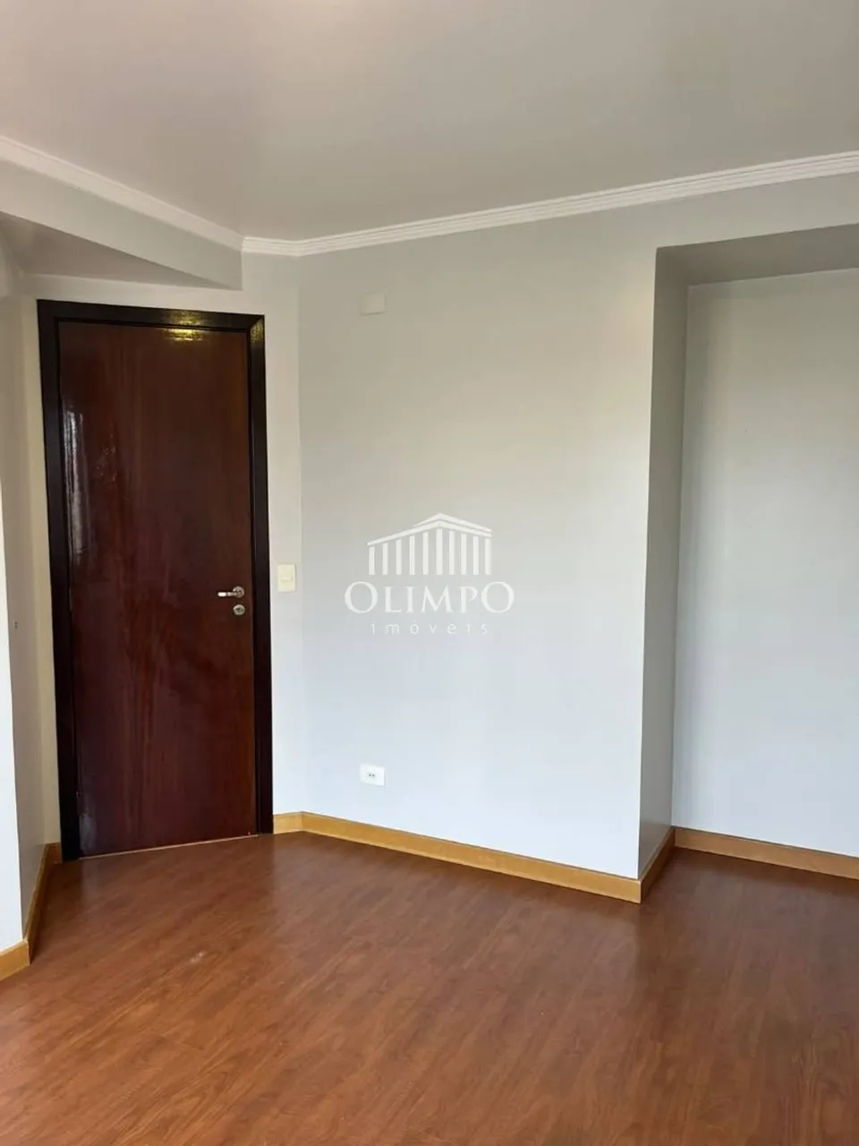 3-bedroom house with a walk-in closet in Curitiba — photo 16