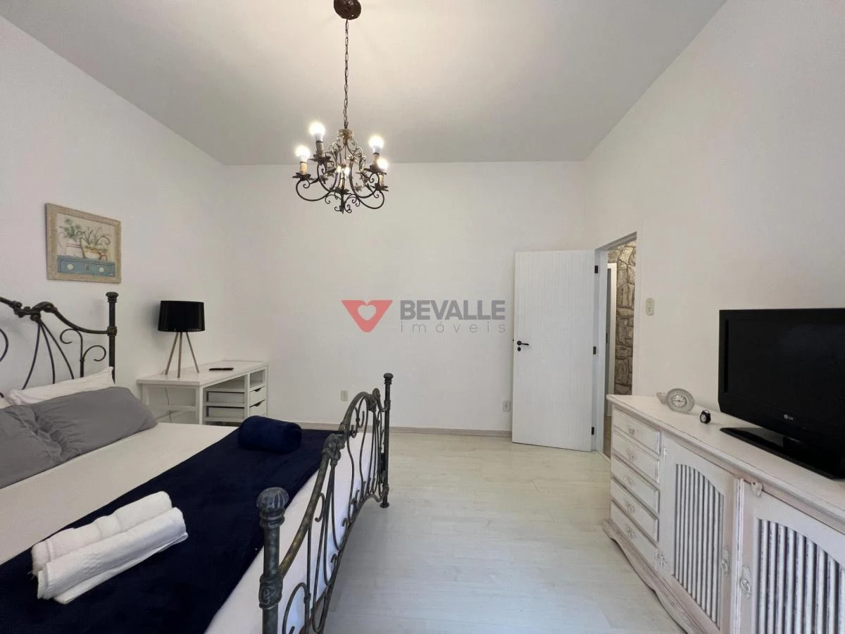 220 m² house with a washing machine and a home office — photo 16