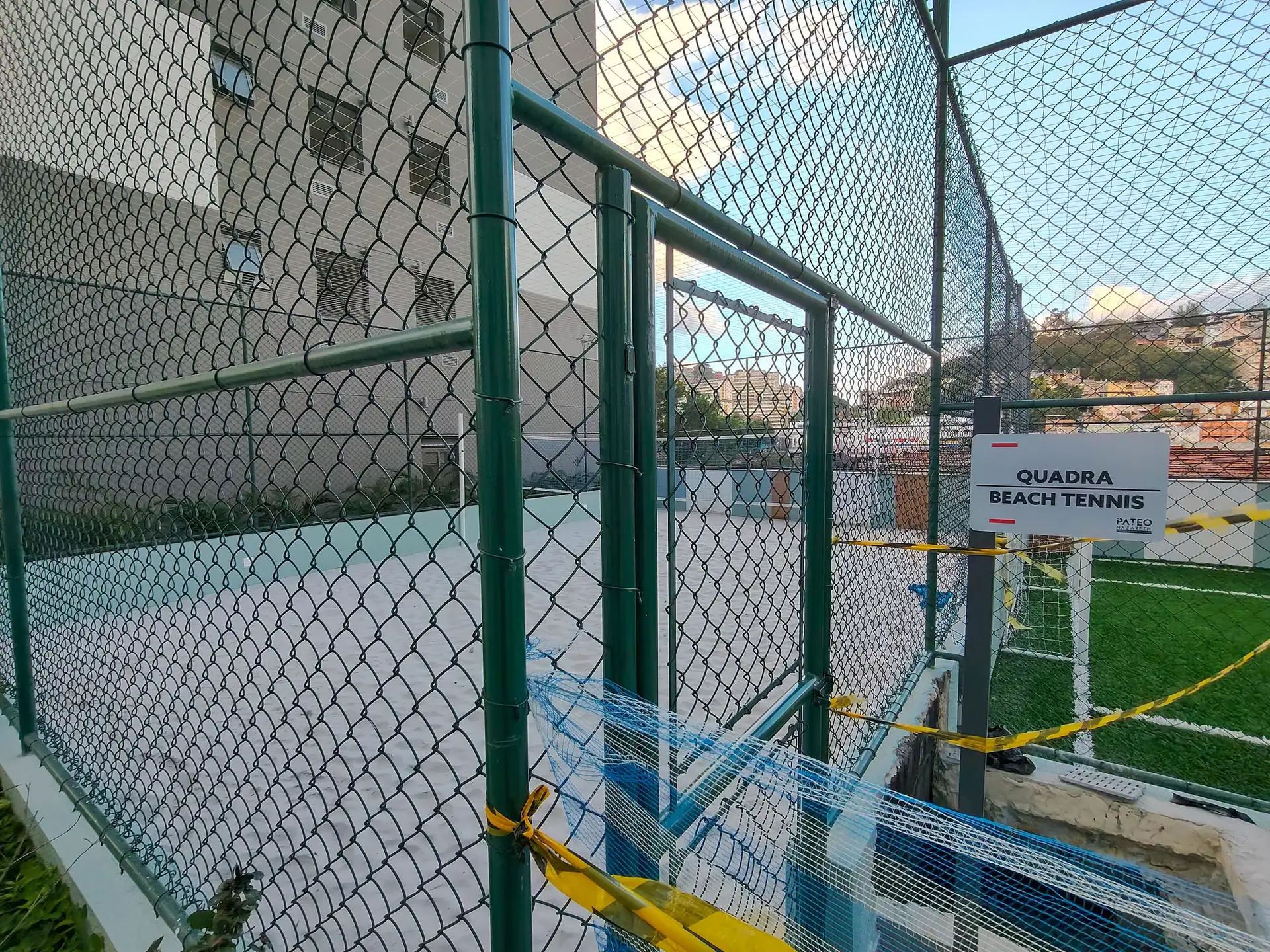 Apartamento com 2 quartos e varanda de vidro fechada — photo 50