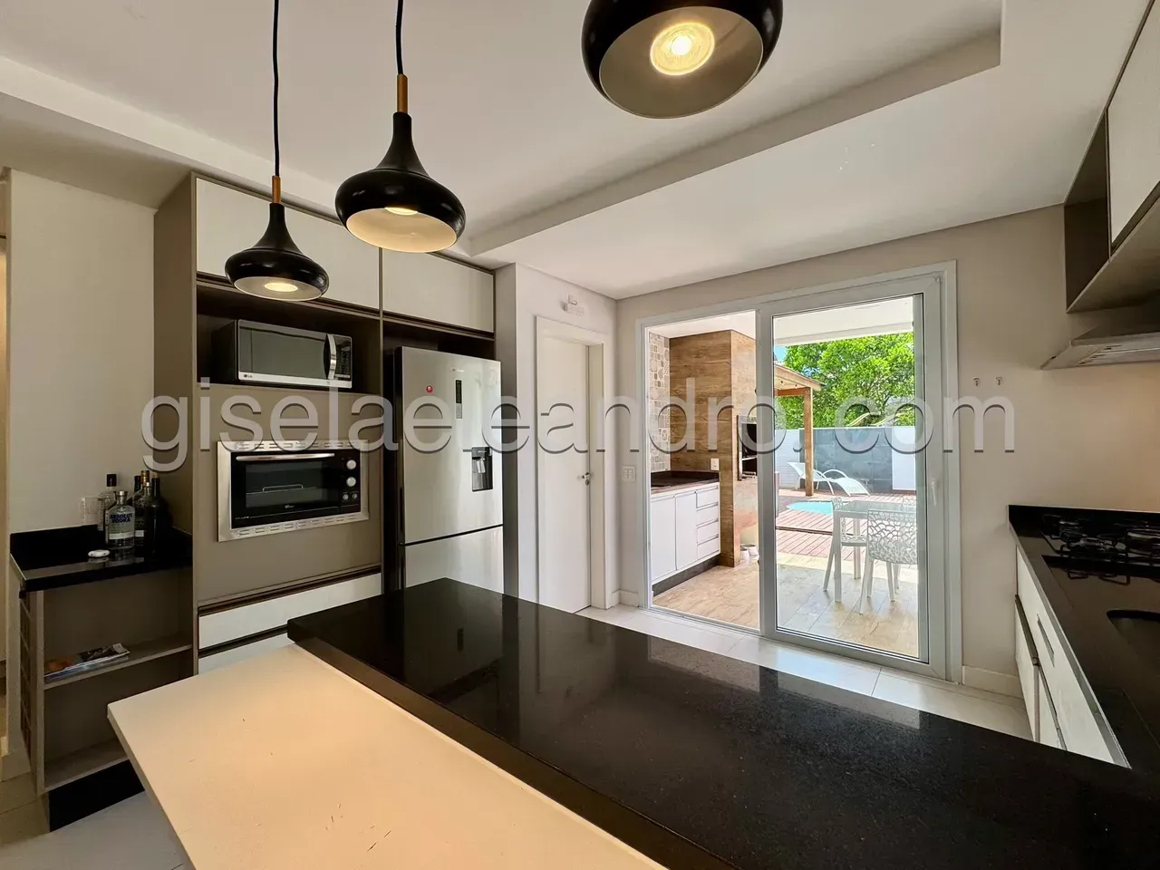 Casa amueblada con 4 dormitorios y cocina abierta — photo 18