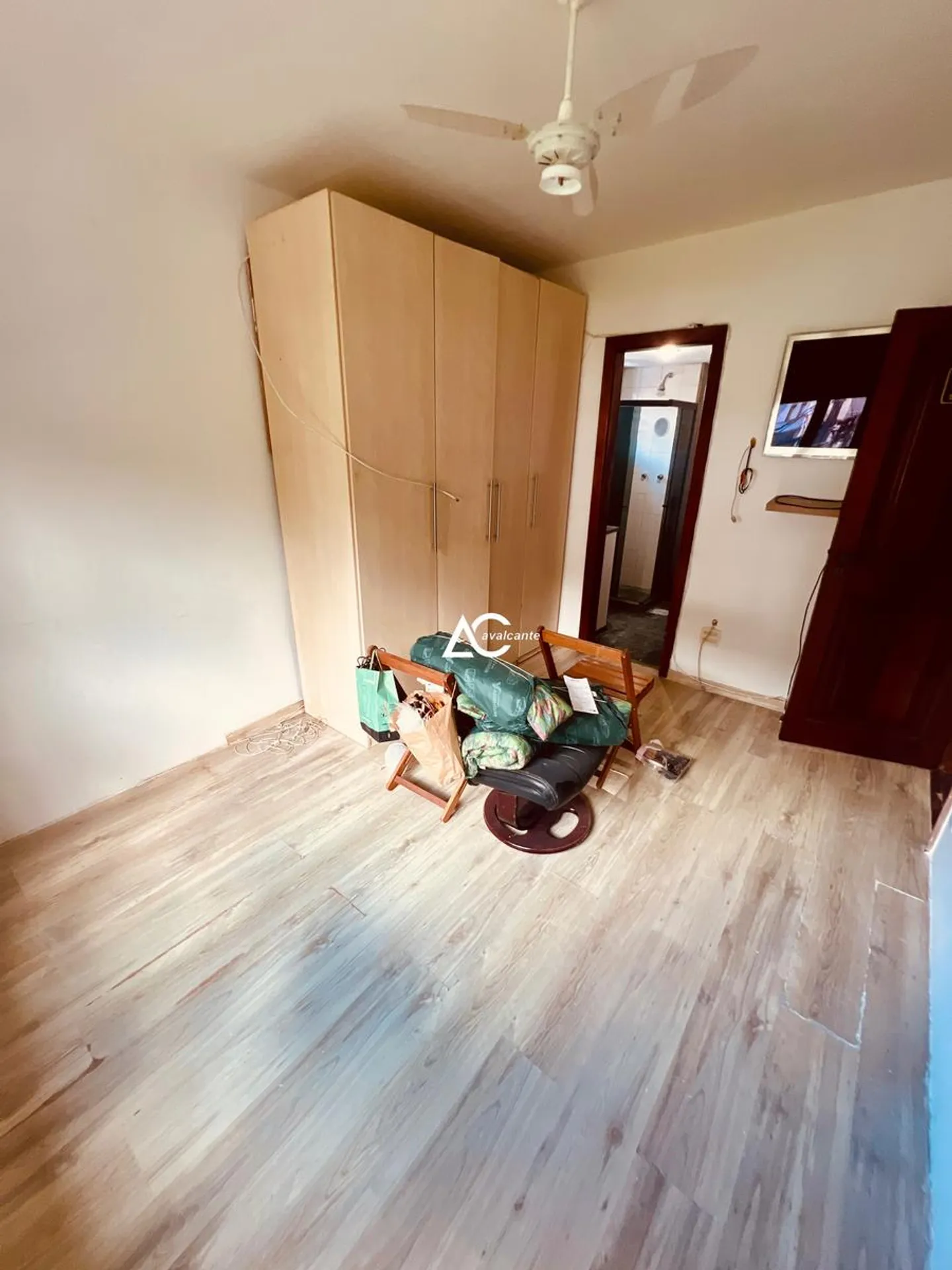 House with 5 bedrooms and 5 bathrooms plus a pool — photo 29