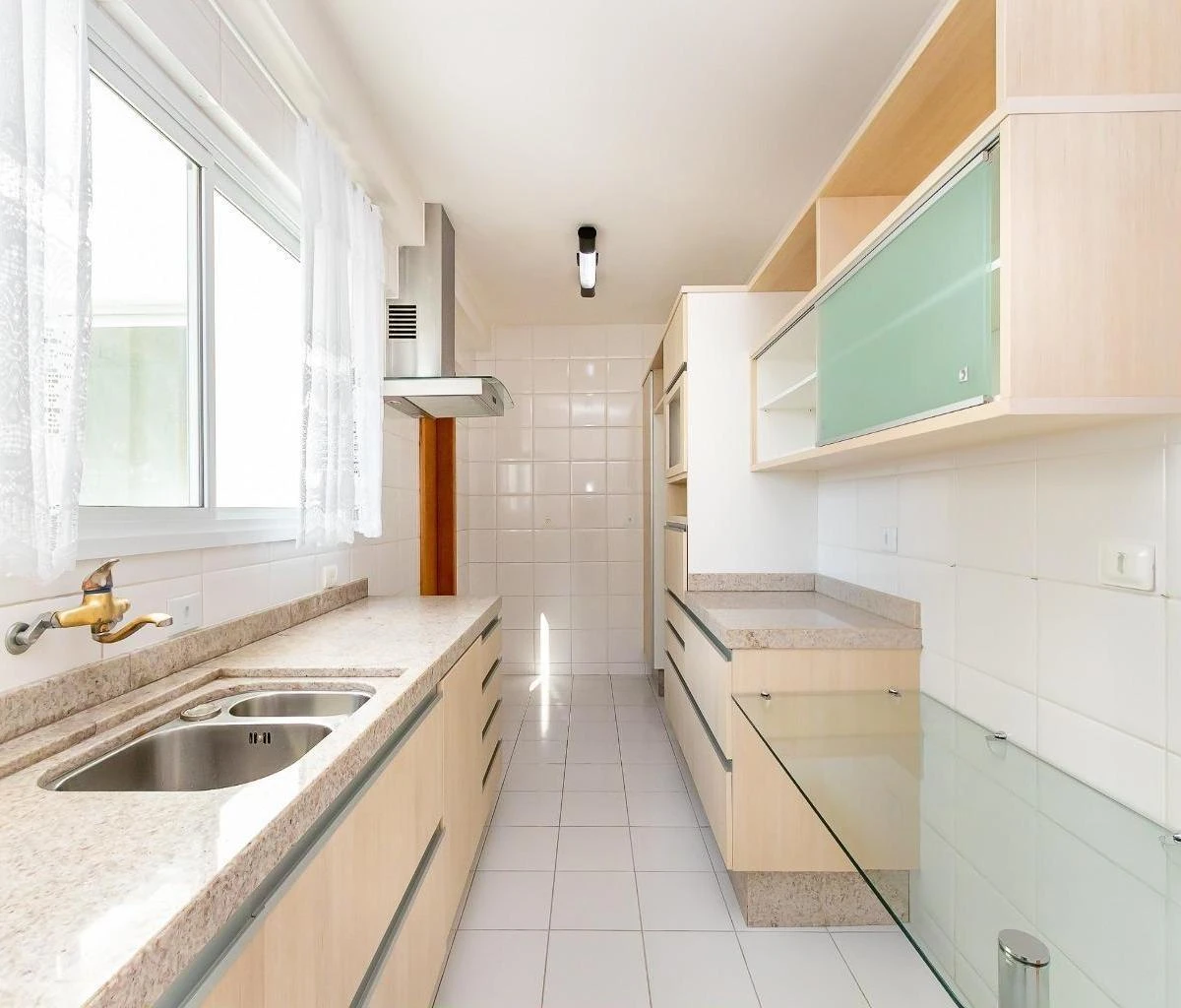4-bedroom apartment with a home office in Curitiba — photo 4